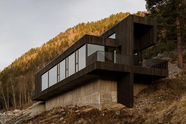 a holiday home in valldal by office inainn responds to norway’s dramatic terrain
